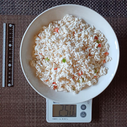 大皿に盛付けたピラフ 250g