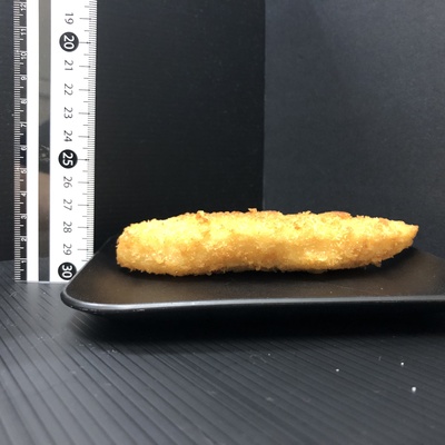 白身魚のフライを横から見た厚さ