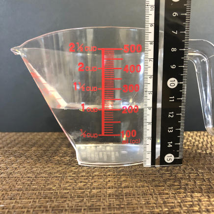 横から見た1カップの水 200g