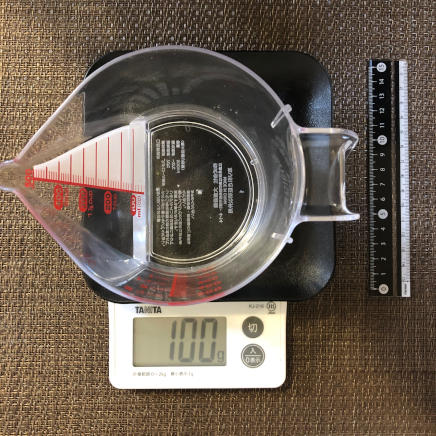 1/2カップの水 100g