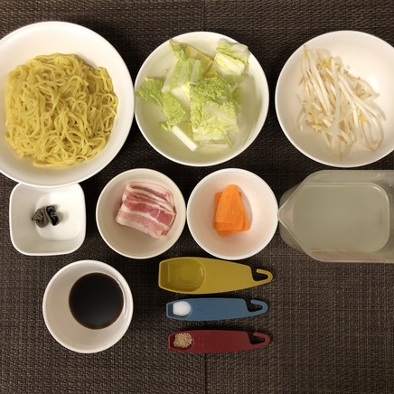 丼1杯・1人前のタンメンの材料(中華麺・豚肉・人参・白菜・ブラックマッペもやし・きくらげ・サラダ油・醤油・中華だし・塩・風味調味料)