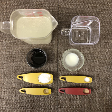 丼1杯・1人前のちゃんぽんの材料・調味料(片栗粉・醤油・中華だし・風味調味料・塩・水・ラード・こしょう)