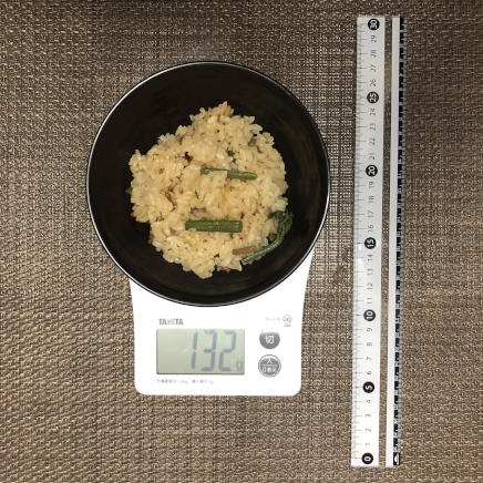 茶碗1杯・1人前132gの山菜おこわ