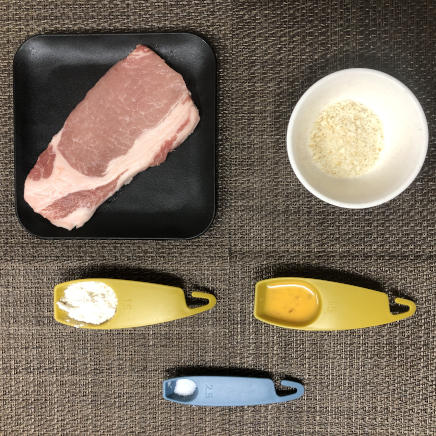 中皿1皿・1人前のとんかつ(豚ロース・塩・小麦粉・パン粉・卵)