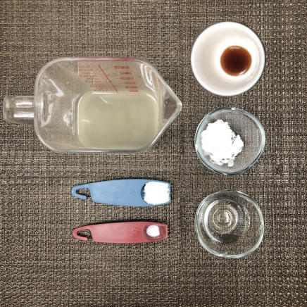 中鉢1杯・1人前の八宝菜に使った調味料（塩・片栗粉・砂糖・日本酒・醤油・中華だし）