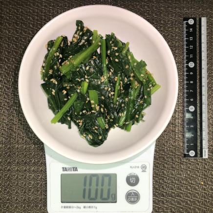 100gのほうれんそうのごま和え