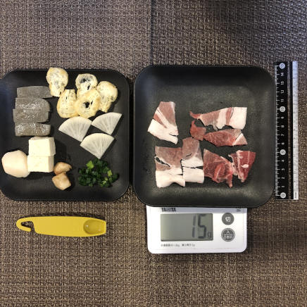 豚汁お椀1杯分に使用した豚肉15g・里芋・生芋こんにゃく・木綿豆腐・大根・ごぼう・ネギ・サラダ油