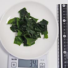 水に戻したカットわかめ