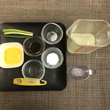 1人前のたまごスープに使用した卵・塩・こねぎ・鶏がらスープ・片栗粉・水・日本酒・醤油・こしょう