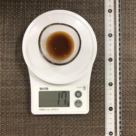 ガラス小鉢1杯の焼肉のたれ