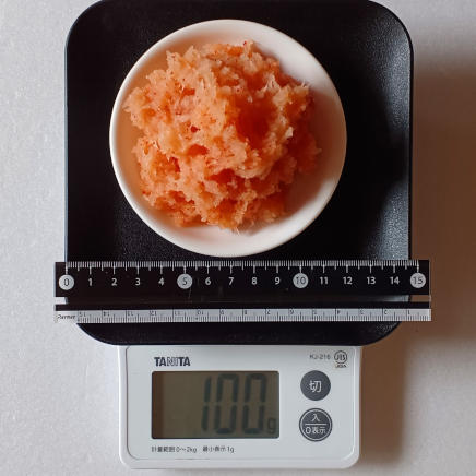 小皿にのせた100gのもみじおろし