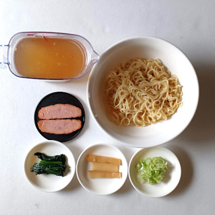1人前の塩ラーメンに使用した具材