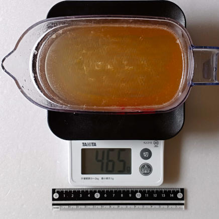 1人前の塩ラーメンに使用した鶏がらスープ(調味料入り)465g