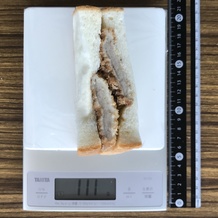 食パン一枚分のカツサンド (横) 111g