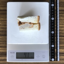 食パン一枚分のカツサンド1/2 (横) 41g