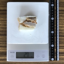 食パン一枚分のカツサンド1/4 (横) 27g