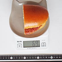 コロッケパン半分