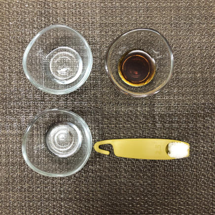 照り焼きソースに使用した材料（醤油・日本酒・みりん・砂糖）