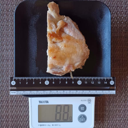 1/2枚の鶏の照り焼き(右側) 88g