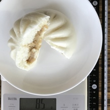 半分に切った肉まん 85g