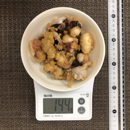 小皿1杯・1人前のタコの唐揚げ