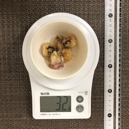 おつまみ皿1皿分のタコの唐揚げ