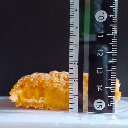 1個73gのかぼちゃコロッケ(厚さ約2.3㎝)