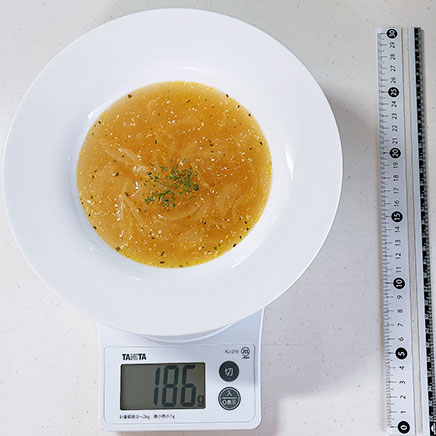 スープ皿1杯分のオニオンスープ