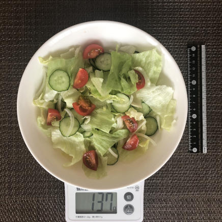 中皿(大)1杯の野菜サラダ 137g