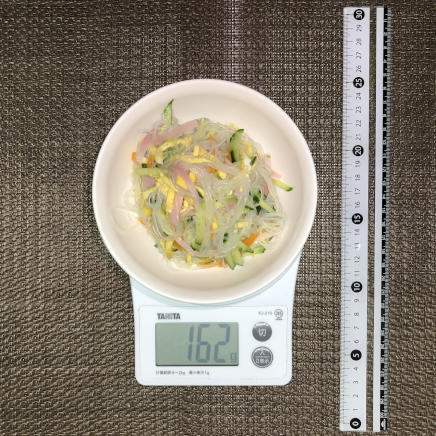 小鉢1杯・1人前162gの春雨サラダ