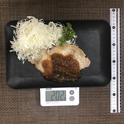 大皿1皿・1人前のポークソテーと付け合せ