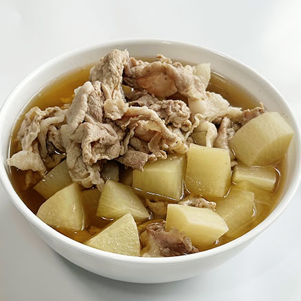 2人前の大根と豚肉の煮物