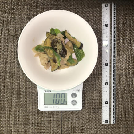 100gのなすとピーマンの味噌炒め