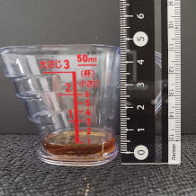 横から見た小匙1(3g)のごま油