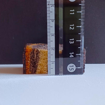1個52gのマーブルケーキの厚さ約2㎝