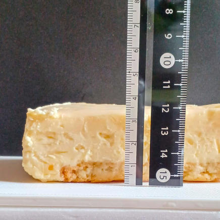 レアチーズケーキ1個120gの厚さ約3.3㎝