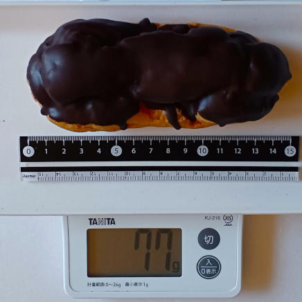 1個77gのエクレア