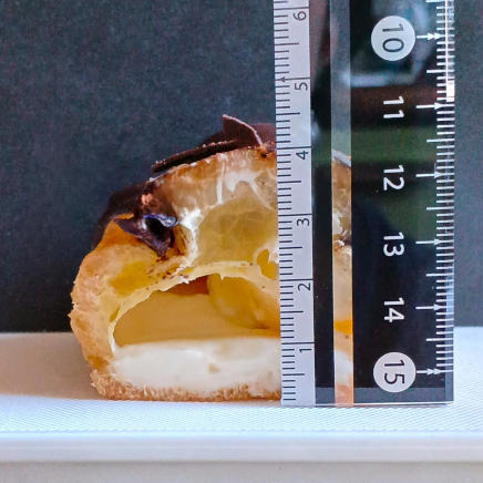 エクレアの厚さ約4㎝