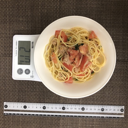 中皿1皿分のツナトマトパスタ