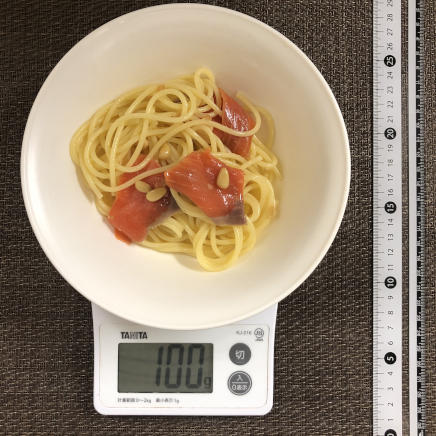 100g分のスモークサーモンの冷製パスタ