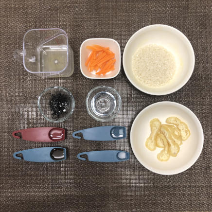 一膳・1人前のひじきご飯に使用した材料(米・かつおだし・ひじき・にんじん・油揚げ・薄口醤油・塩・日本酒・みりん・水)