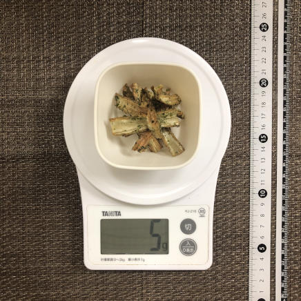 おつまみ皿1皿分のごぼうチップス