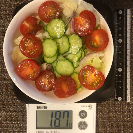 中皿1杯のきゅうりサラダ 187g
