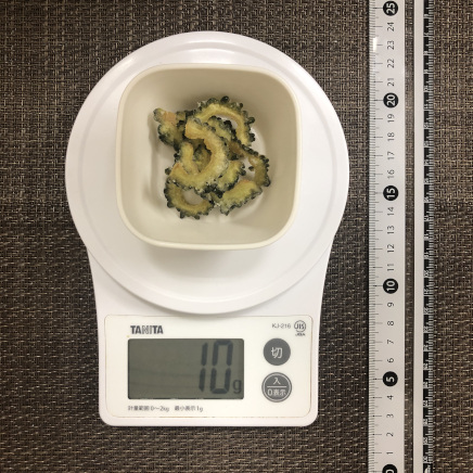 おつまみ皿10g分のゴーヤチップス