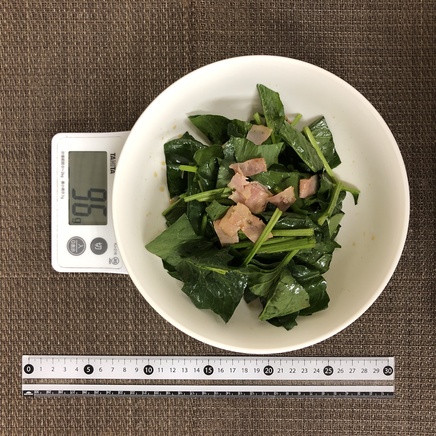 大皿1皿分のほうれん草サラダ