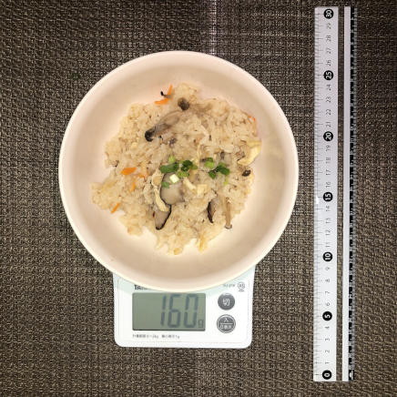 お椀1杯・1人前160g人前のツナの炊き込みご飯