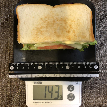 食パン約1枚分のBLTサンド 143g