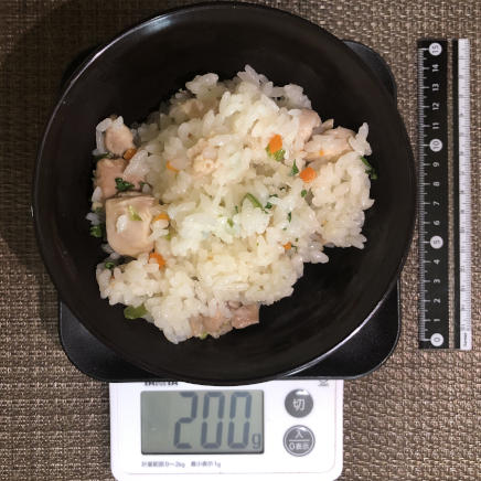 丼ぶり小盛り200gのチキンピラフ