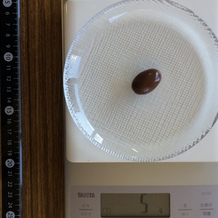 アーモンドチョコ、1個