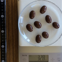 200kcal位分のアーモンドチョコ